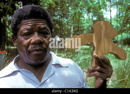 1, 1, Französisch Mann, Tour Guide, geführte Tour, Baumringe, Maison du Bois, Haus aus Holz, Le Grau-du-Roi, Basse-Terre, Guadeloupe, Französisch Westindien Stockfoto