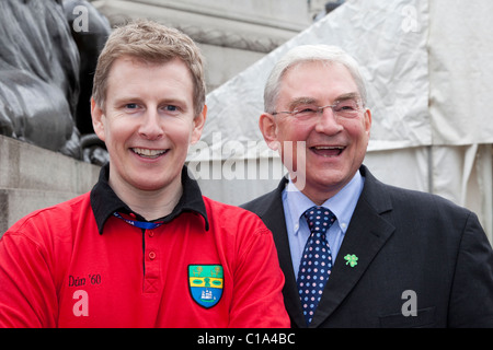 St. Patricks Day Festival und Parade in London, Komiker Patrick Kielty mit London Vizebürgermeister Richard Barnes Stockfoto