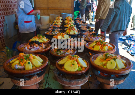 Tajine Gerichte auf dem Markt platzieren Inezgane Stadt nahe Agadir Marokko-Südafrika Souss Stockfoto