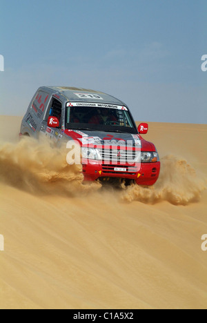 Die Pharaonen International Cross Country Rally umfasst sieben Tage Wüste fahren für Motorradfahrer, Pkw und LKW. Stockfoto