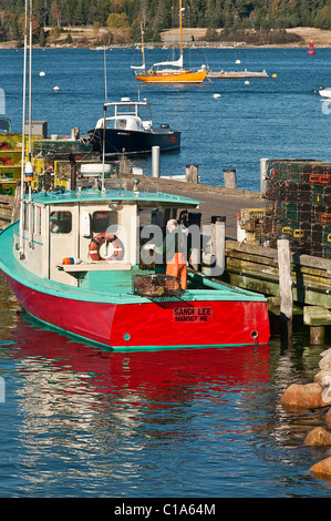 Hummerfischer auf seinem Boot, Manset, Maine, ME, USA Stockfoto