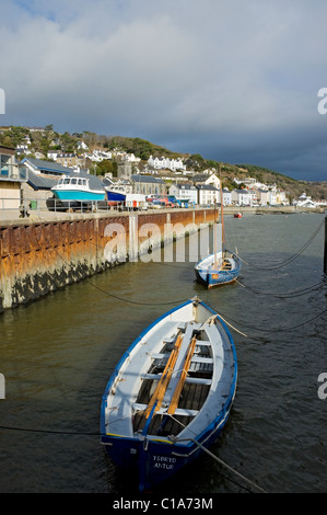 Boote im Aberdovey Hafen im Winter in Gwynedd Wales vertäut Großbritannien Großbritannien GB Großbritannien Stockfoto