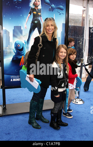 Heather Thomas mit ihrer Tochter Los Angeles premiere Monsters Vs Aliens gehalten bei der Gibson Amphitheater Universal City Walk Stockfoto