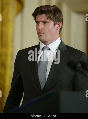 Matthew Reeve als Sohn von Christopher und Dana Reeve in der Omnibus Public Lands Management Act von 2009 im East Room des die Stockfoto