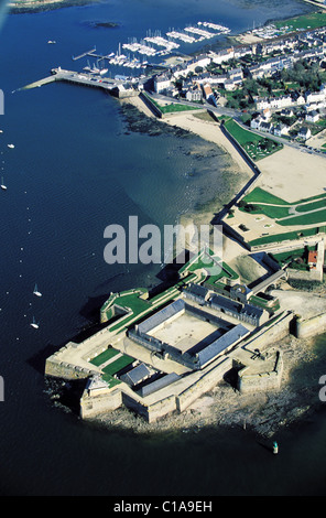 Frankreich, Morbihan, Port Louis Zitadelle von Vauban, geändert am Eingang der Hafen von Lorient (Luftbild) Stockfoto
