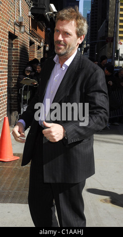 Hugh Laurie, vor dem Ed Sullivan Theater für "Late Show with David Letterman" New York City, USA - 23.03.09 Patricia Stockfoto