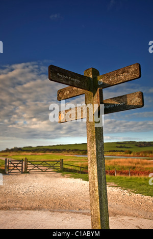 Ein Schild darauf hin alle Punkte des Interesses im Cuckmere Haven in East Sussex. Stockfoto