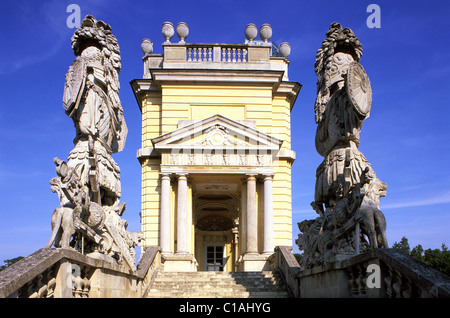 Österreich, Wien, Gloriette (Gebäude in einem Garten aus dem 12. Jahrhundert Französisch für wenig Ruhm) im Schlosspark Schönbrunn Stockfoto