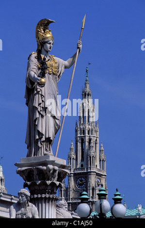 Österreich, Wien, Pallas Athene Statue vor dem Wiener Parlament Stockfoto