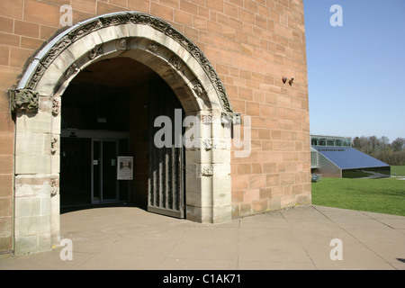 Stadt in Glasgow, Schottland. Haupteingang der Burrell Collection Museum im Pollock Country Park. Stockfoto