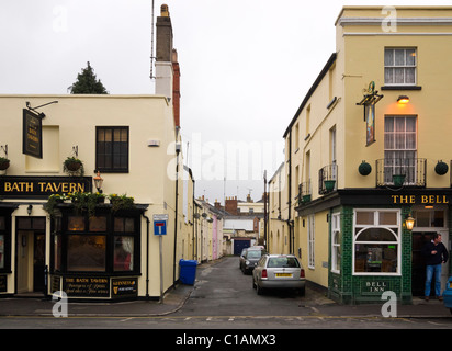 Zwei Bars, die Bad-Taverne und Bell Inn, Cheltenham, Gloucestershire, UK Stockfoto