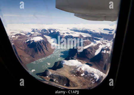 Flugzeug fliegen in Richtung Narsarsuaq Flughafen, Süd-Grönland Stockfoto