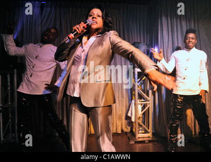 Crystal Waters die live, Nacht-Club-Gänger in Brix Napa Valley Grille & Wine Bar. Toronto, Kanada - 03.04.09 Stockfoto