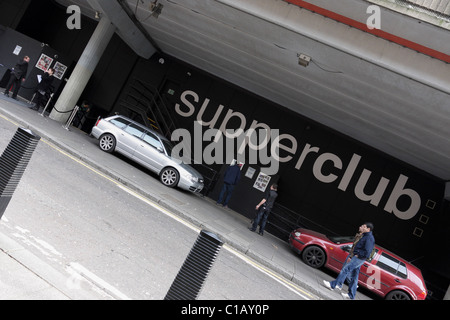 Supperclub im Acklam Road in der Nähe der Portobello Road im Westen von London, England. Stockfoto