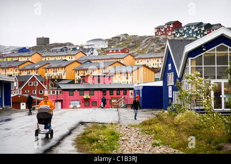 Straßenszene in Qaqortoq (Julianehåb), Süd-Grönland Stockfoto