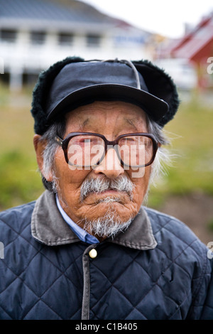 Senior woman in Qaqortoq (Julianehåb), Süd-Grönland Stockfoto