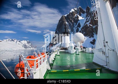 MS Expedition Segeln durch den Lemaire-Kanal, antarktische Halbinsel Stockfoto