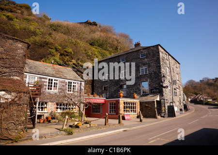 Das alte Zolllager aus den 1700er Jahren, jetzt das Cobweb Inn, Boscastle Cornwall England, Großbritannien Stockfoto