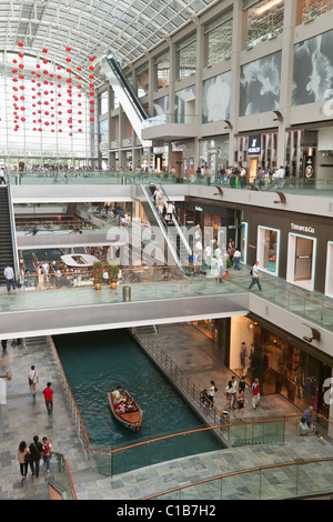 Die Shoppes at Marina Bay Sands - ein Einkaufszentrum in der Marina Bay Sands Hotel & Casino-Komplex, Singapur Stockfoto