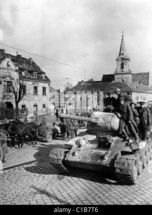 SOWJETISCHEN T34-Panzer in Wien im April 1945 Stockfoto