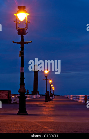 Hafenbeleuchtung bei Whitby in North Yorkshire Stockfoto