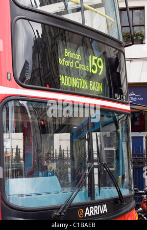 Vorderansicht des London Double Decker Bus Nummer 159 Stockfoto