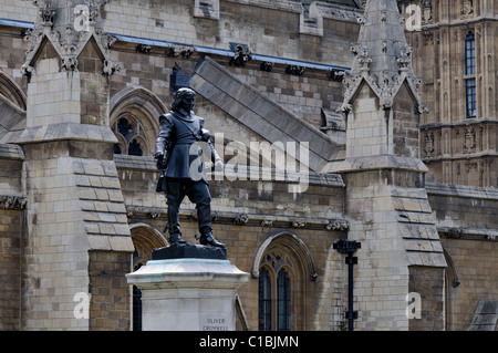 Statue von Olivier Cromwell vor Westminster - London Stockfoto