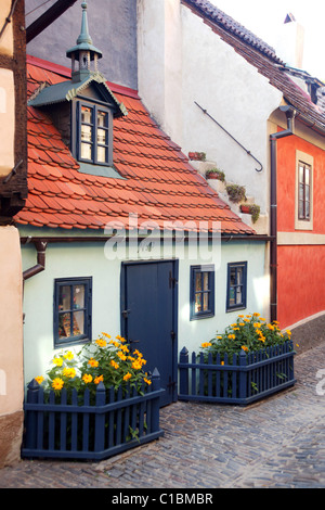 Tschechien, Prag, Kafkas Haus in Goldenes Gässchen Stockfoto