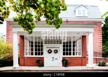 FRAU-CLUB VON EVANSTON IL ILLINOIS CHICAGO VORORT ALTEN HISTORISCHEN ALTBAU ARCHITEKTUR WAHRZEICHEN VERANSTALTUNGSORT EVENT TÜR ENTR Stockfoto