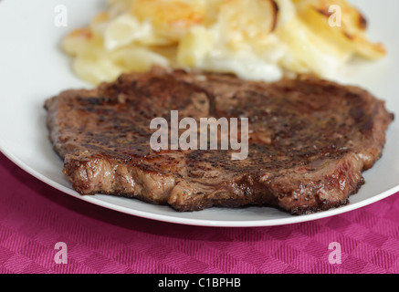 Nahaufnahme von Rindfleisch mit Kartoffeln Stockfoto