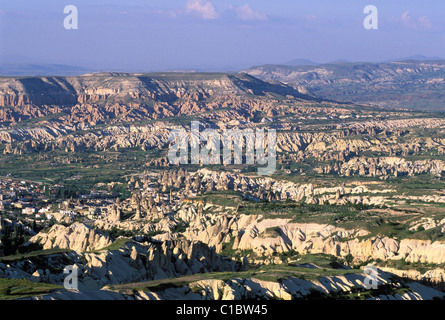 Türkei, Kappadokien, Panoramablick von Uchisar und Göreme im Hintergrund Stockfoto