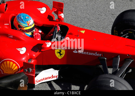 Fernando Alonso fährt 2011 Ferrari auf der Rennstrecke in Montmelo testen Sitzung in der Nähe von Barcelona, Februar 2011 Stockfoto