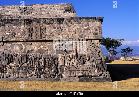 Standort Mexiko, Morelos Zustand, Xochicalco Weltkulturerbe der UNESCO, gefiederte Schlange Pyramide (Quetzalcoatl) Stockfoto