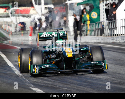 Formel 1 Lotus-Fahrer Heikki Kovalainen verlassen der Boxengasse in Montmelo Circuit Barcelona, Spanien 2011 Stockfoto