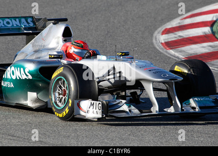 Michael Schumacher das 2011 Mercedes GP Petronas Formel1 Auto zu fahren, in Montmelo Circuit, Barcelona 18.2.11 Stockfoto