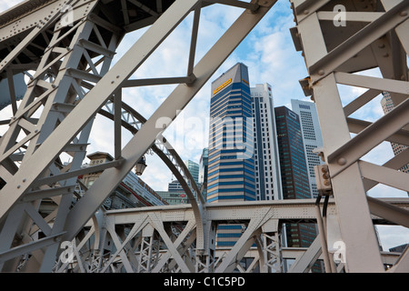 Die Skyline von central Business District angesehen durch Anderson Bridge, Singapur Stockfoto