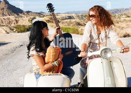 Frauen mit Motorrad und Seitenwagen Stockfoto