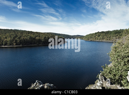 Lac de Guerlédan auf dem Morbihan, Côtes d ' Armor Grenze - Blick nach Westen von Beau Rivage, Bretagne, Frankreich Stockfoto