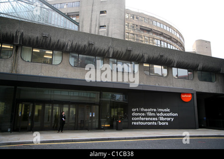 Allgemeine Ansicht Gv des Barbican Centre, ein Multi-Kunstzentrum Veranstaltungsort im Barbican, London, England. Stockfoto