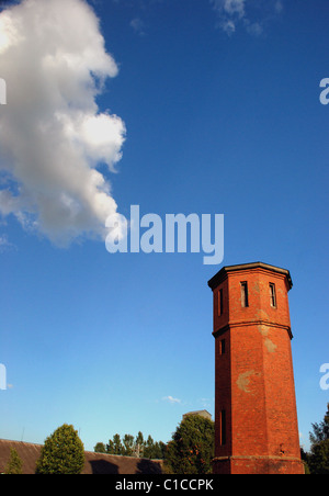 Alter Wasserturm blieb als Dekoration Stockfoto