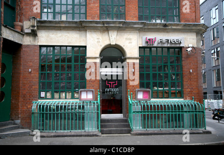 Allgemeine Ansicht GV des Fiftteen Restaurants in der Nähe von Old Street in London, England. Stockfoto