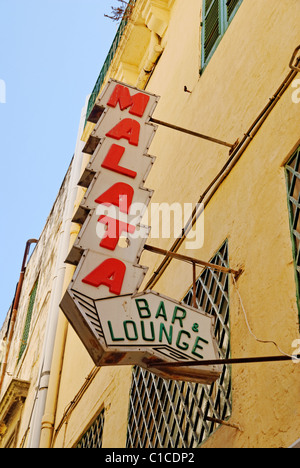 Bar-Schilder - Valletta geschlossen Stockfoto