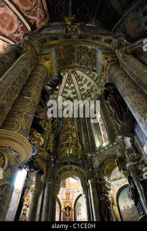 Innenraum der Runde Kirche des Convento de Cristo in Tomar (Portugal), als UNESCO-Weltkulturerbe anerkannt Stockfoto