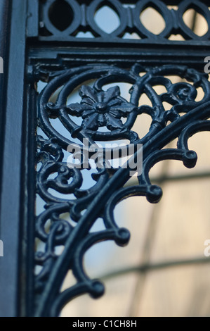 Unabhängige Geschäfte im Einkaufszentrum Byram Arcade-Huddersfield Stockfoto