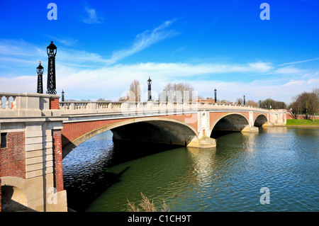 Hampton Court Bridge, West-London-UK Stockfoto