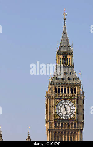 Die Ansicht eines Teils von Big Ben an einem sonnigen Tag Stockfoto