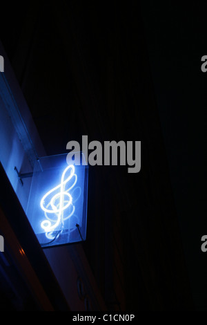 Musik Hinweis Neon Ladenschild nachts Stockfoto