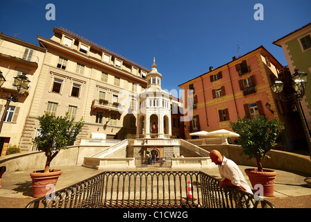 Brunnen "la Bollente" Acqui Terme, Platz der antiken Thermen, Details, Piemont, Italien. Stockfoto