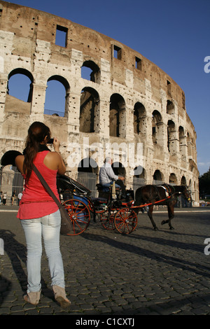 das Kolosseum Amphitheater Fassade, Rom Stockfoto