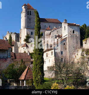 Das Saint-Cirq Lapopie Dorf im Herzen des Naturschutzgebietes Causses du Quercy (Frankreich). Village de Saint-Cirq-Lapopie. Viele Stockfoto